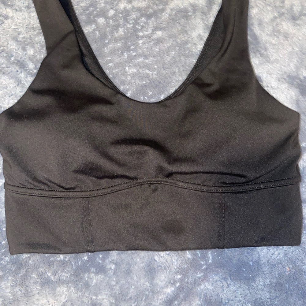 Target Black Sports Bra with Scoop Neck Design and Moisture-Wicking Fabric